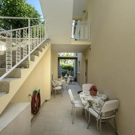 Botica- Double With Balcony And Sea View דירה מליני